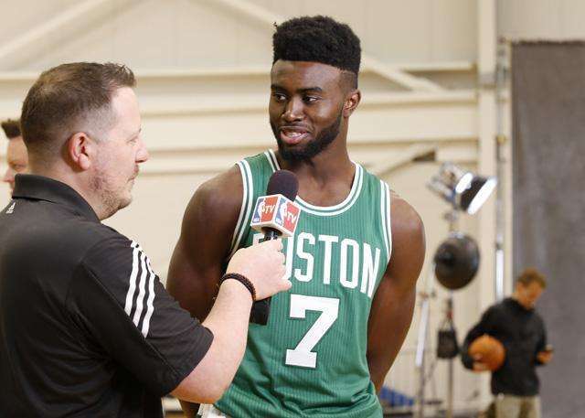 体操世界杯:周雅琴平衡木卫冕 张怡涵自由操摘金