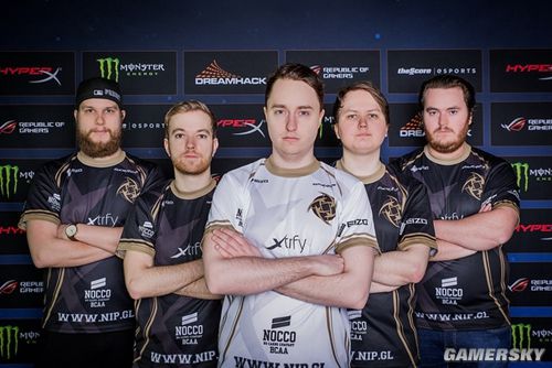 律严密的 律严密的